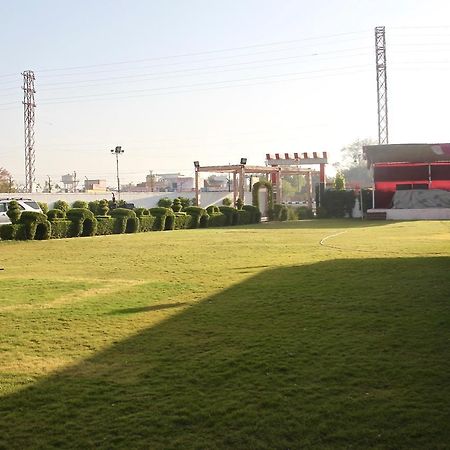 Vinayak Palace Mathura Exterior foto