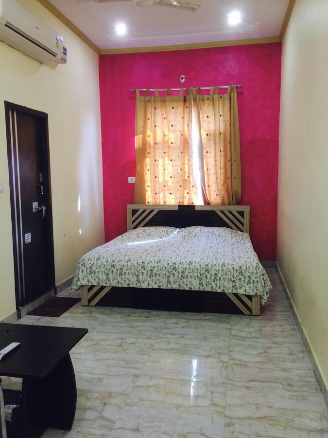 Vinayak Palace Mathura Exterior foto