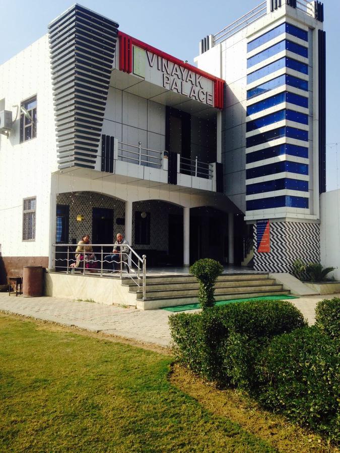 Vinayak Palace Mathura Exterior foto