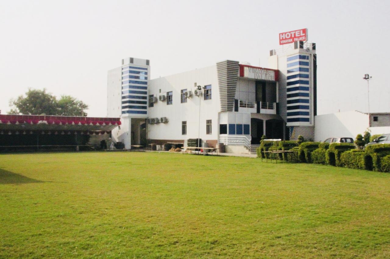 Vinayak Palace Mathura Exterior foto