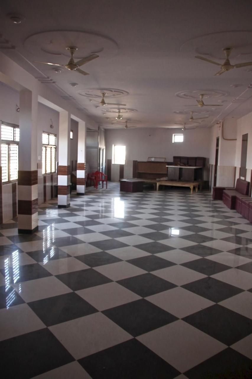 Vinayak Palace Mathura Exterior foto